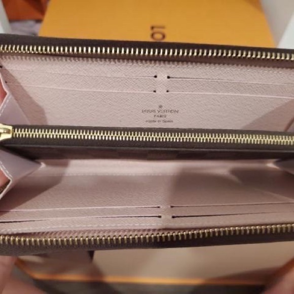 Louis Vuitton Wallet - Picture 3 of 3